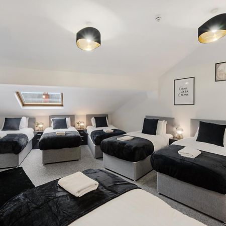 Air Host & Stay - Anfield Cosy Stays, Sleeps 14 Liverpool Eksteriør bilde