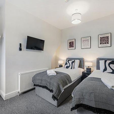 Air Host & Stay - Anfield Cosy Stays, Sleeps 14 Liverpool Eksteriør bilde