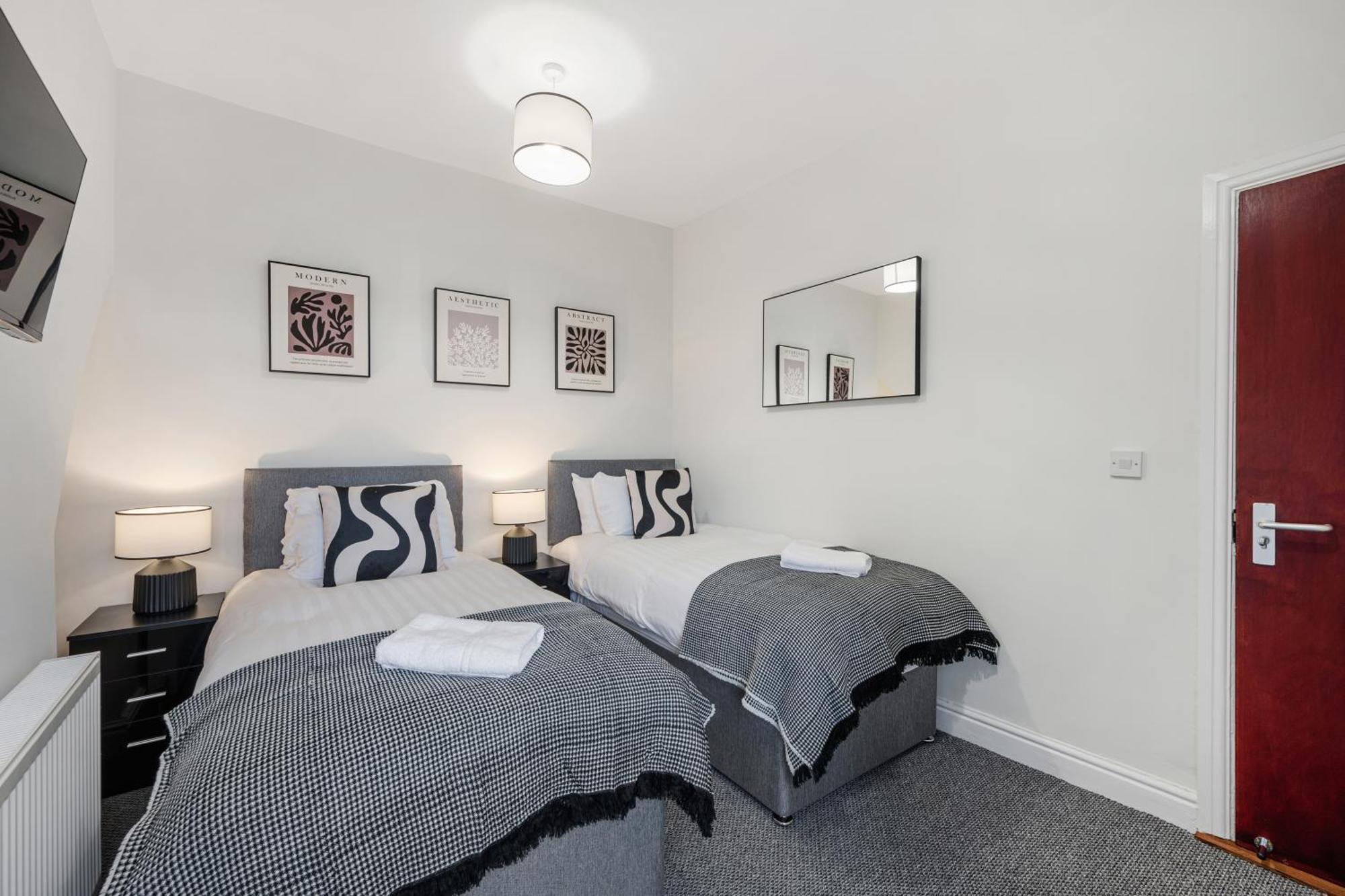 Air Host & Stay - Anfield Cosy Stays, Sleeps 14 Liverpool Eksteriør bilde