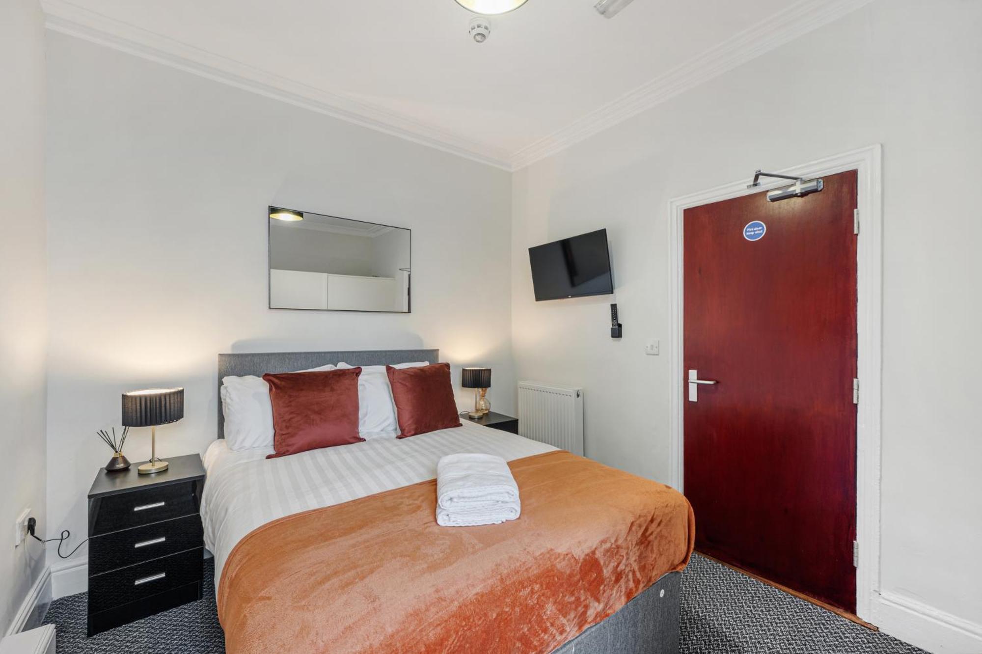 Air Host & Stay - Anfield Cosy Stays, Sleeps 14 Liverpool Eksteriør bilde